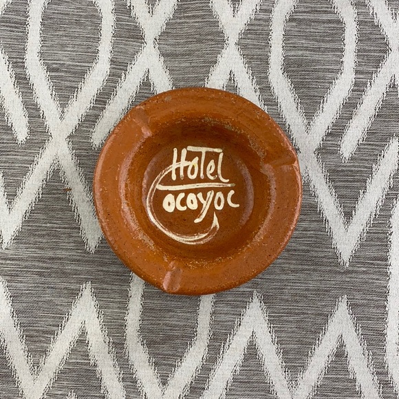 Hotel Cocoyoc Pottery Ashtray - Picture 1 of 2